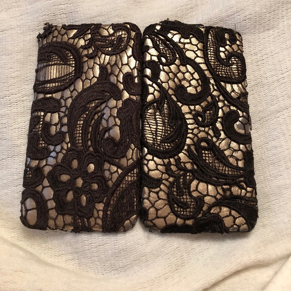Gold wallet with lace covered design - Picture 3 of 3