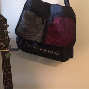 Tommy Hilfiger carry bag