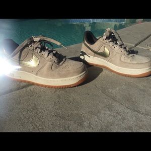 NIKE AIR FORCE ONE SUEDE