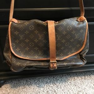 Louis Vuitton Saumur 35 Crossbody