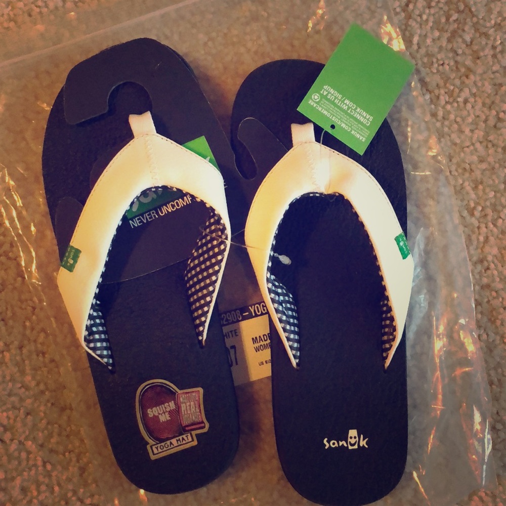 Sanuk Flip Flops