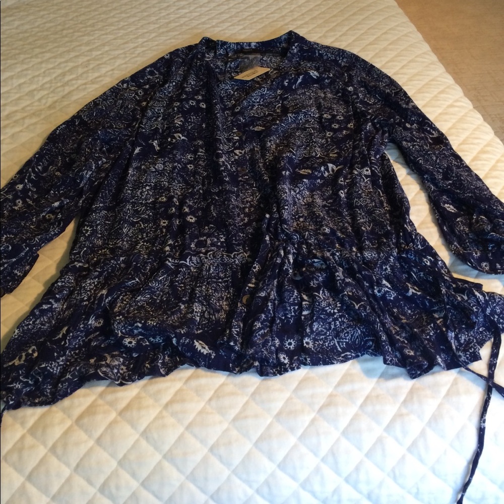 Never worn tunic Navy and white