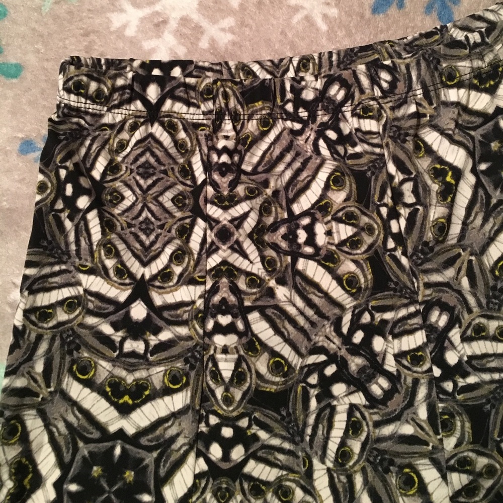 Beautiful skirt - Picture 2 of 2