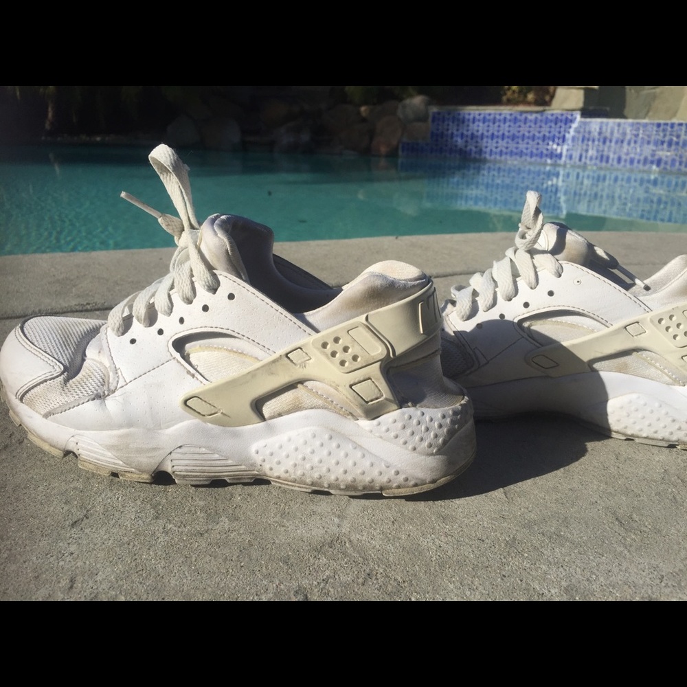 NIKE HUARACHE