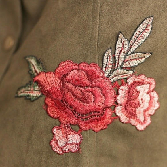 ♥️Rose Embroidered Suede Button Skirt - Picture 3 of 4