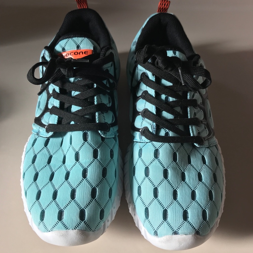 Brand New. Women’s mesh training shoes.