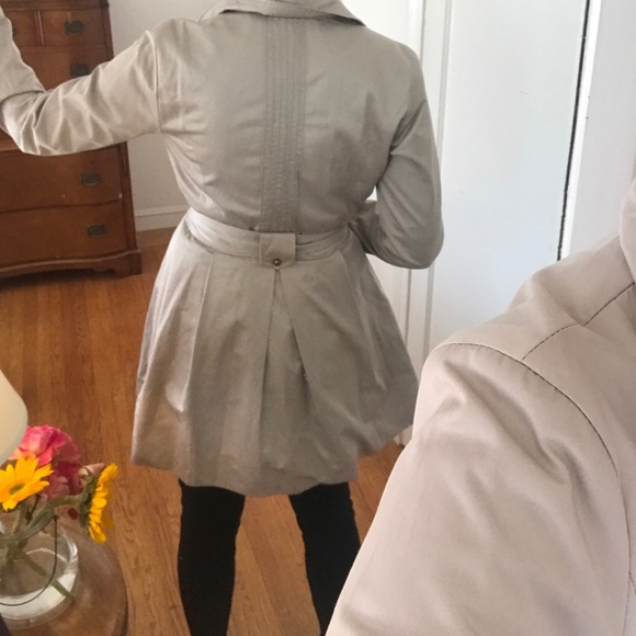 Women's Trench Coat - Picture 3 of 7