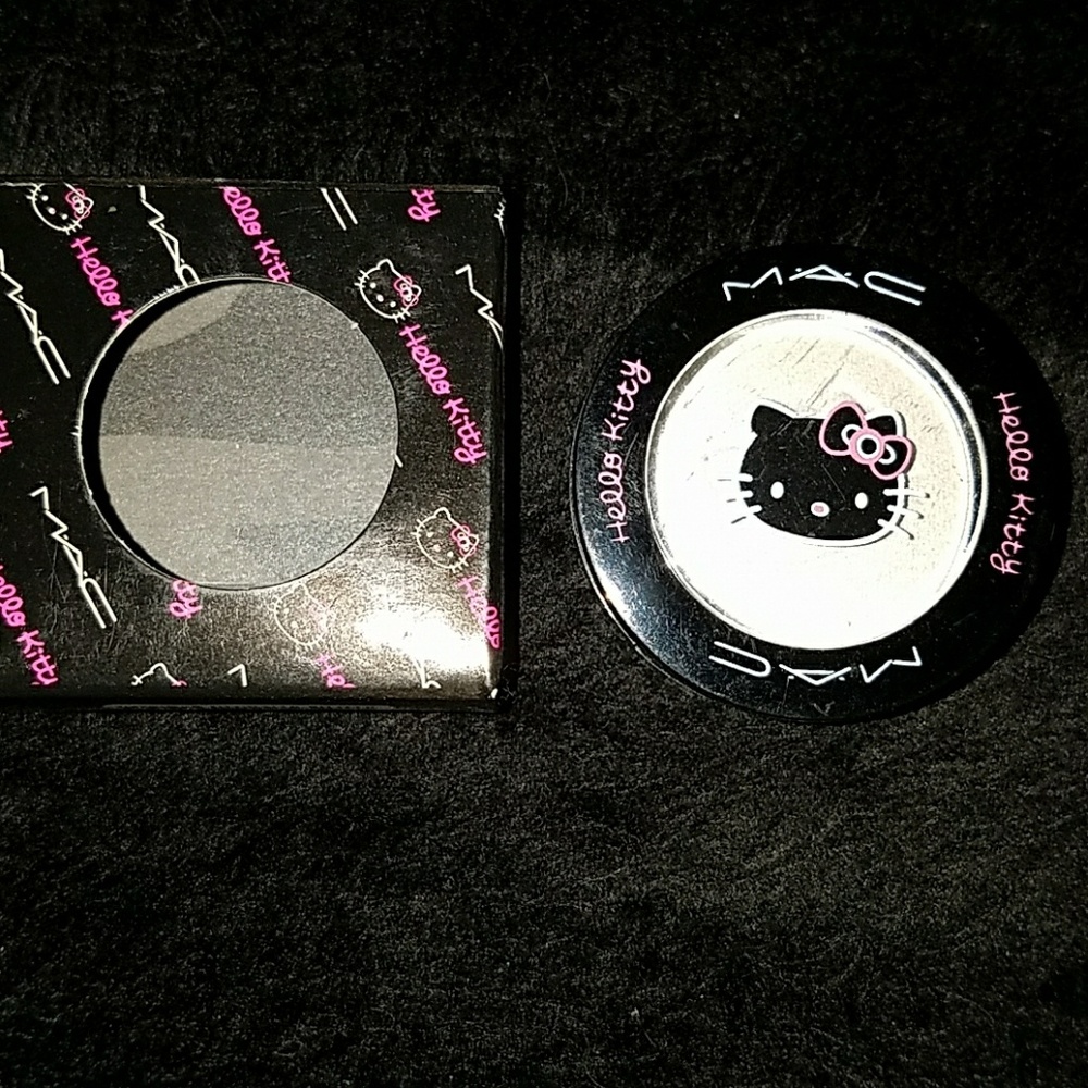 Hello Kitty eye shadow