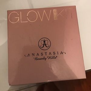 Anastasia that glow kit