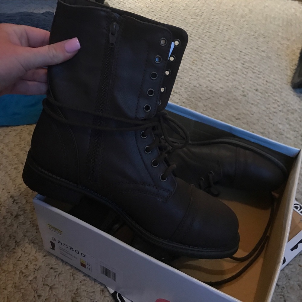 Shoes - Picture 3 of 7