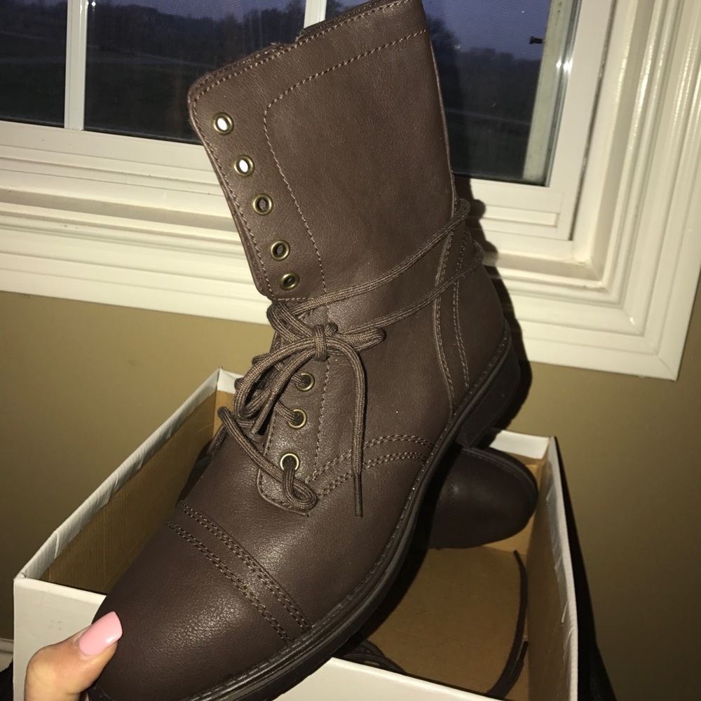 Shoes - Picture 5 of 7