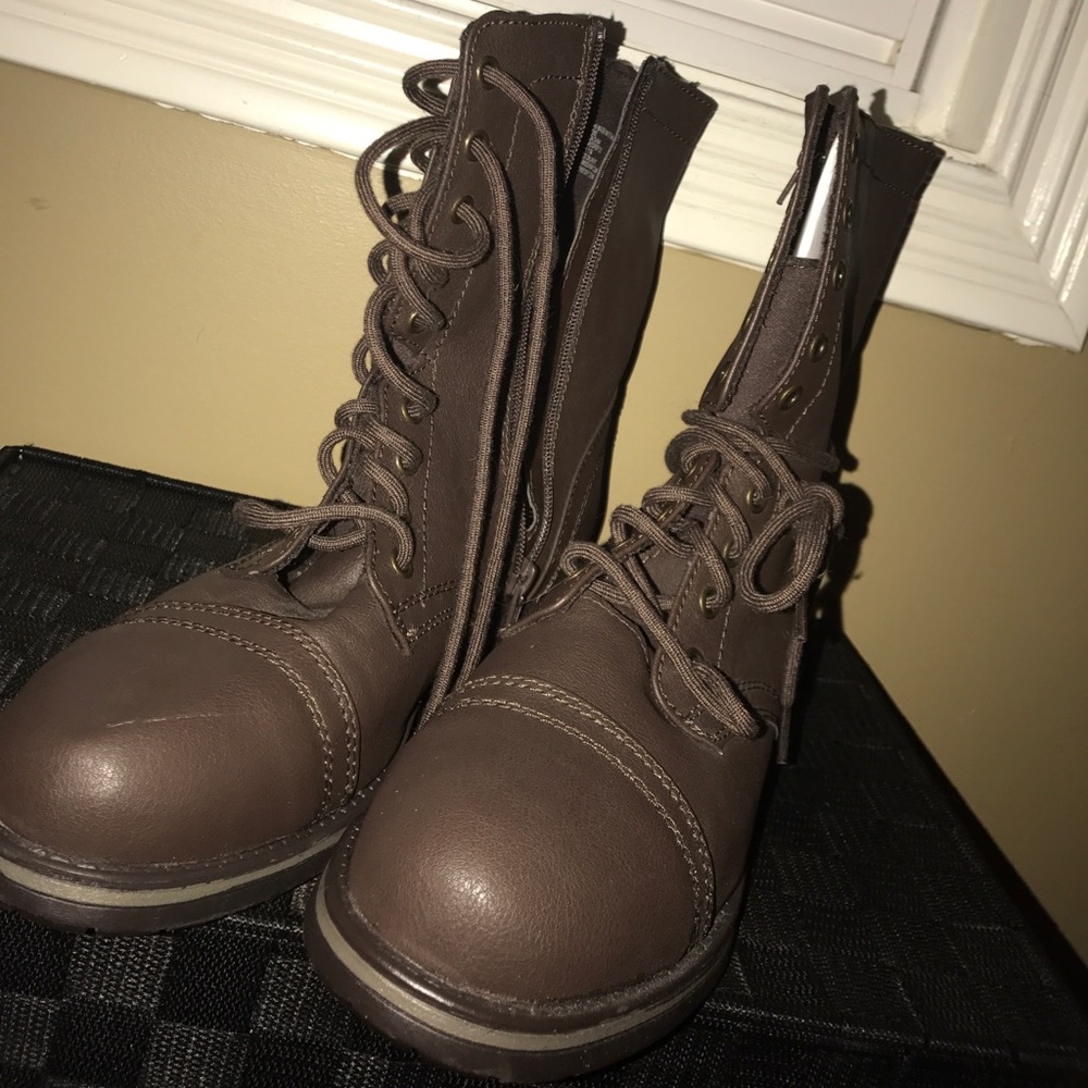 Shoes - Picture 6 of 7