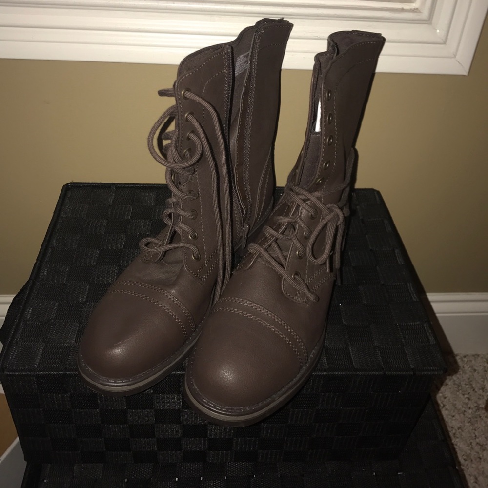Shoes - Picture 7 of 7