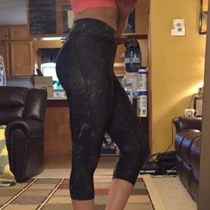 Under Amour speckled compression capris