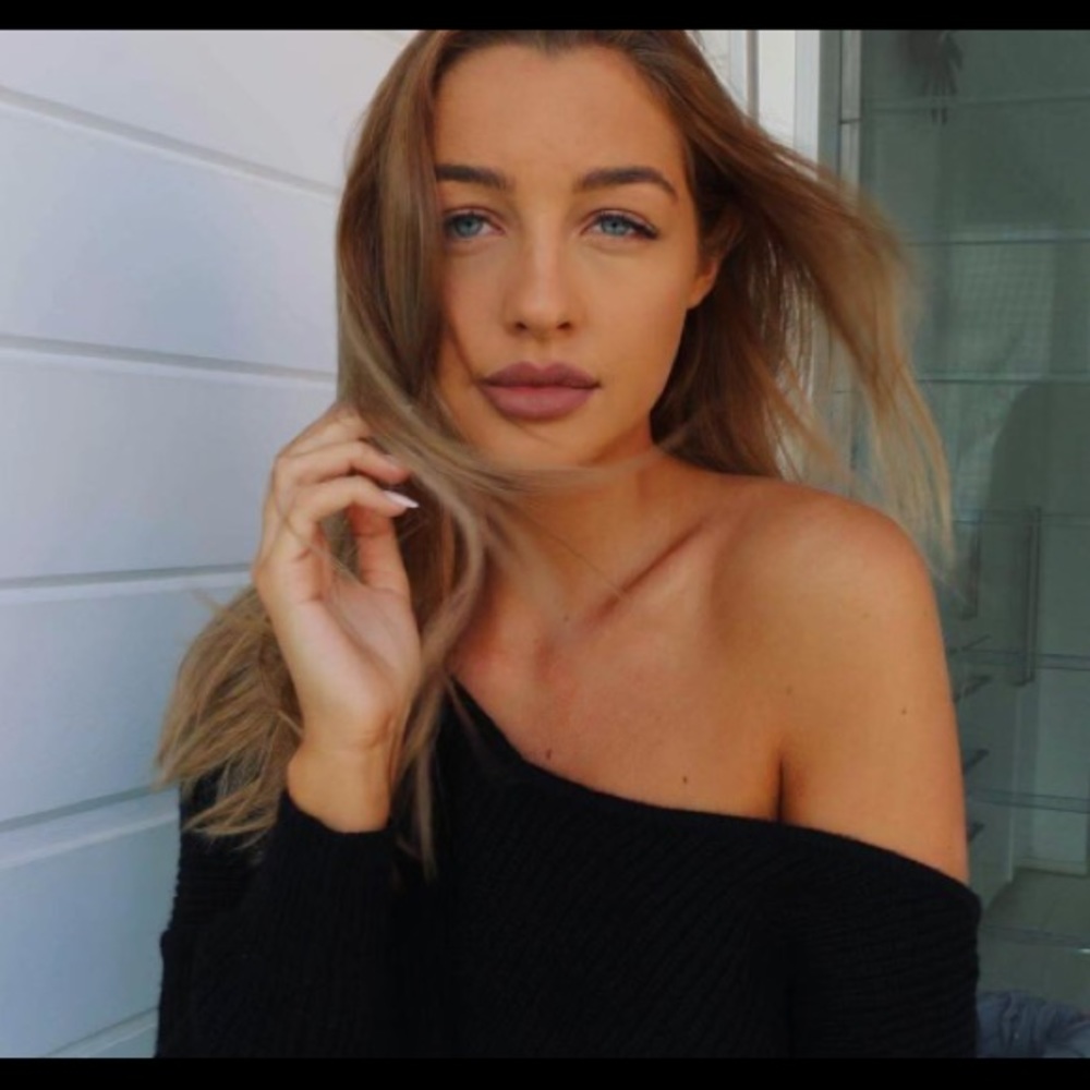 'Adrienne' High Low Sweater - Picture 4 of 4