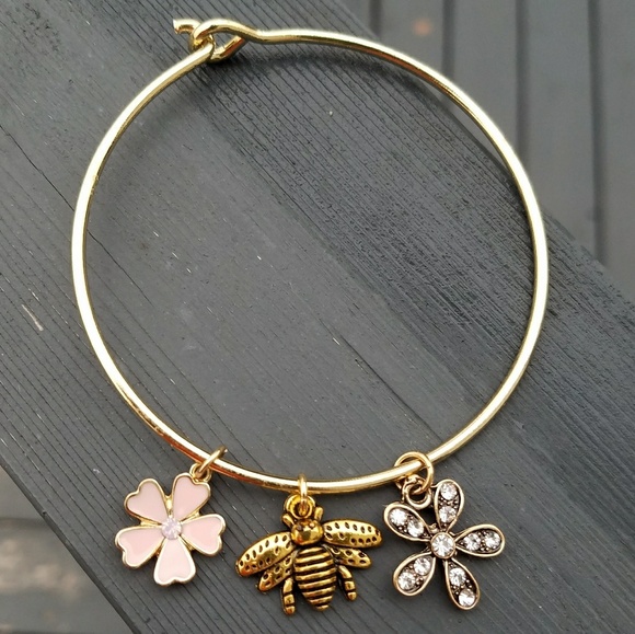 Jewelry - New bee bracelet, flower bracelet, pink bracelet
