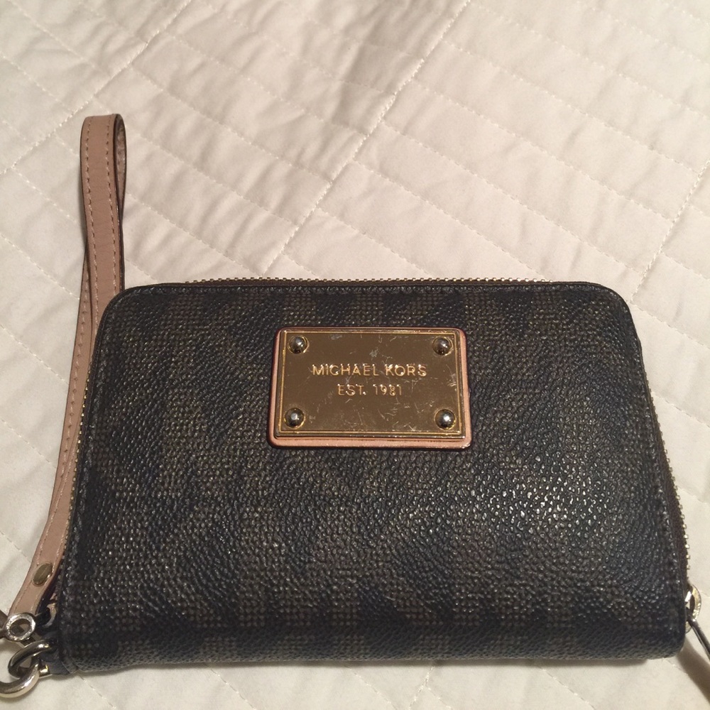 Michael Kors wristlet