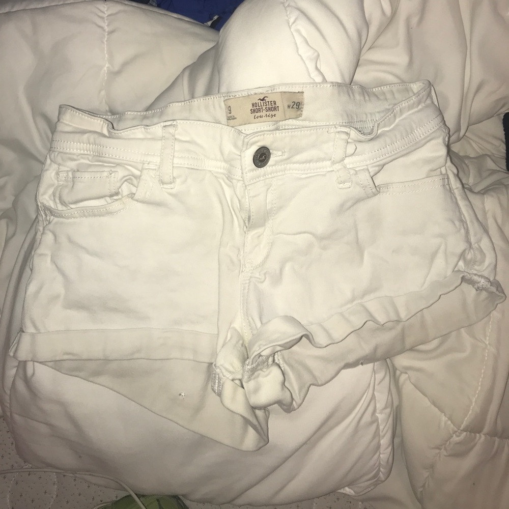 white hollister shorts