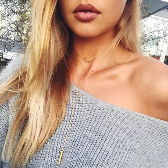 'Mia' V-Neck High Low Sweater - Picture 3 of 8