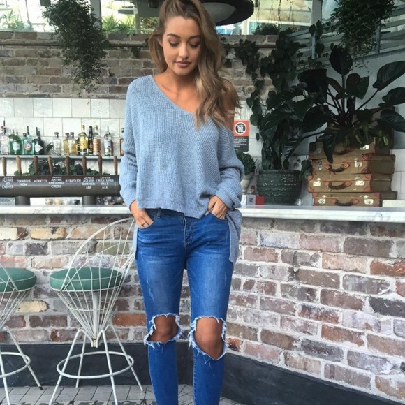 'Mia' V-Neck High Low Sweater - Picture 6 of 8