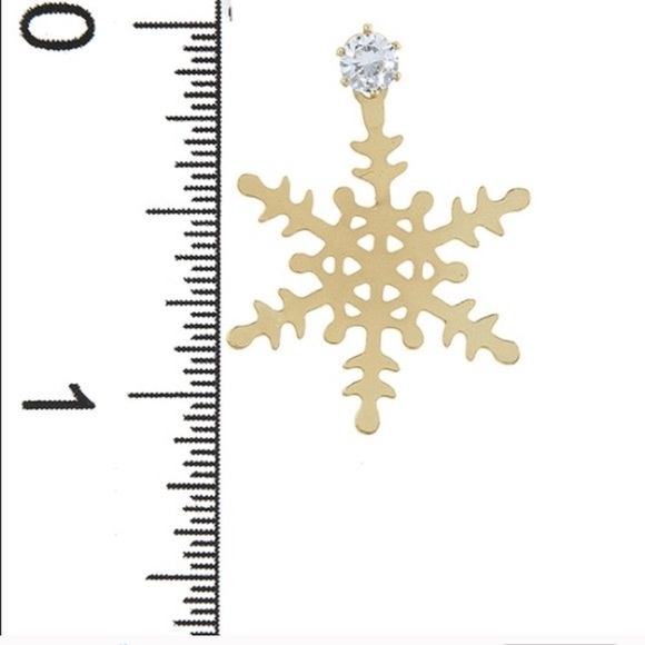 Gorgeous Snow flake crystal earrings - Picture 2 of 2