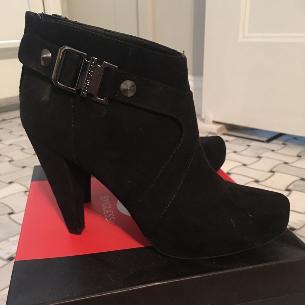 ***SOLD*******Guess Black Suede Booties Size 9