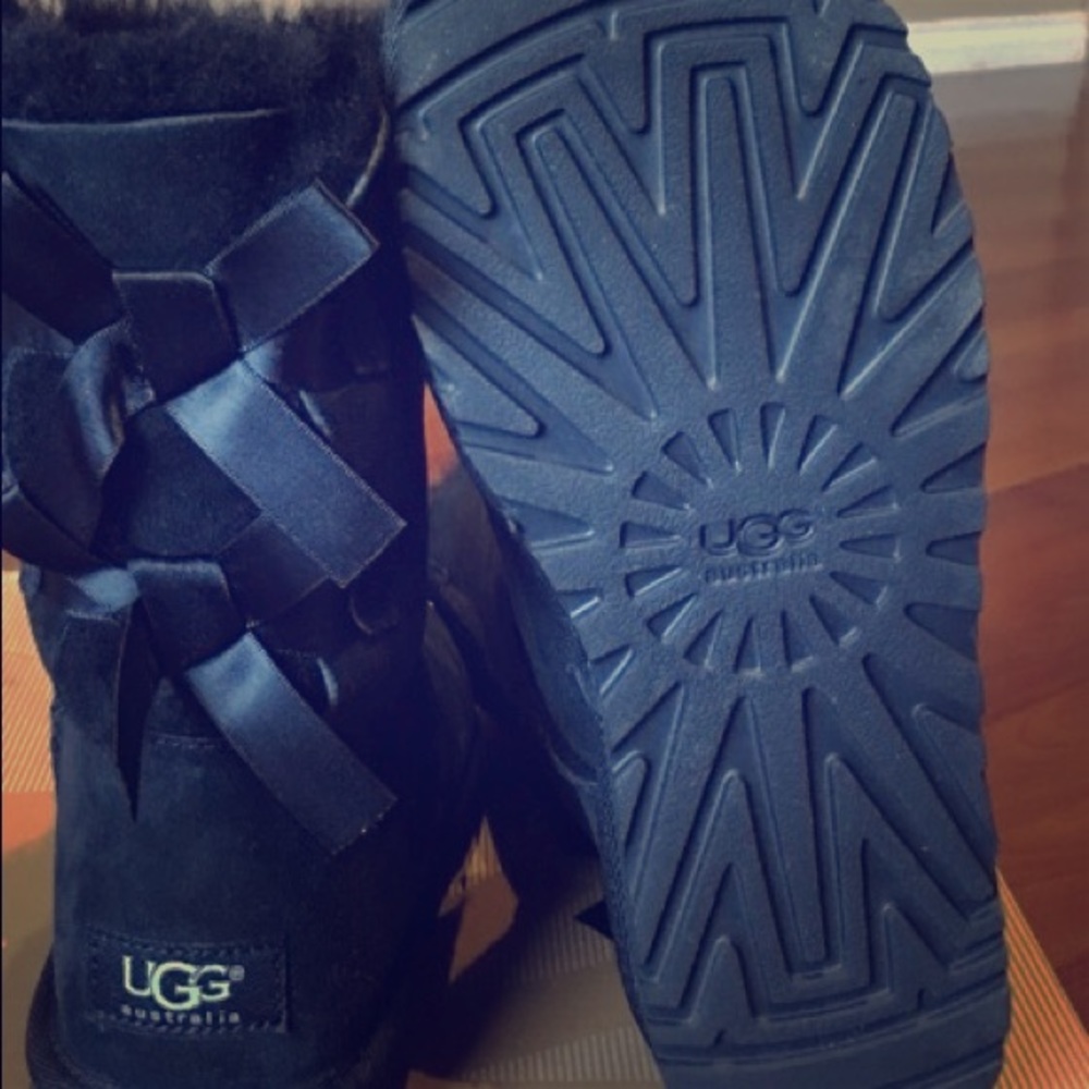 Short Bailey Bow Uggs