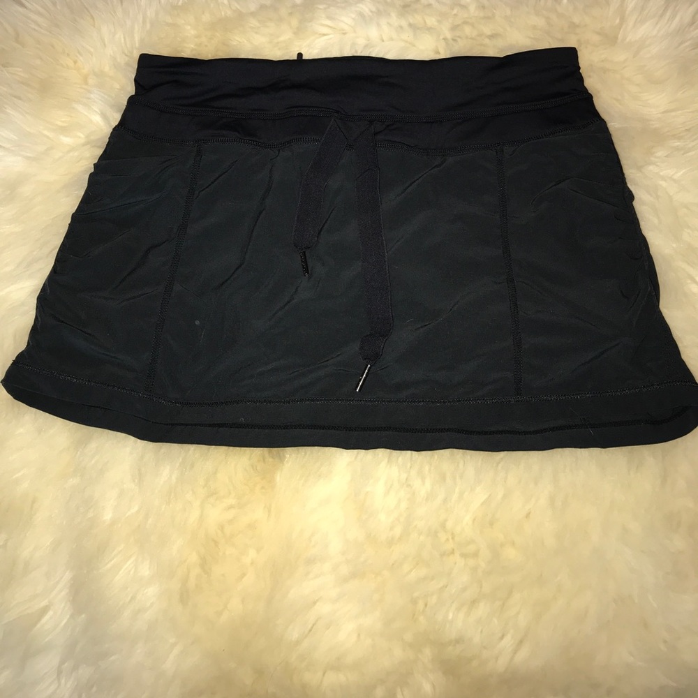 lululemon size 6 Run Skirt