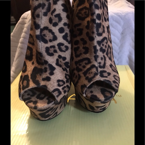 Leopard Print Platform Bootie - Picture 3 of 4
