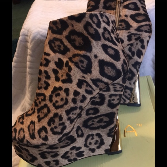 Leopard Print Platform Bootie - Picture 4 of 4