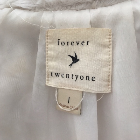 Faux Fur cream coat - Picture 4 of 7