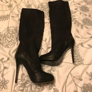 Vera Wang  Boots NWT