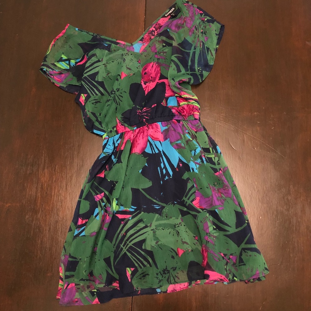 ⭐️ Express Floral Dress