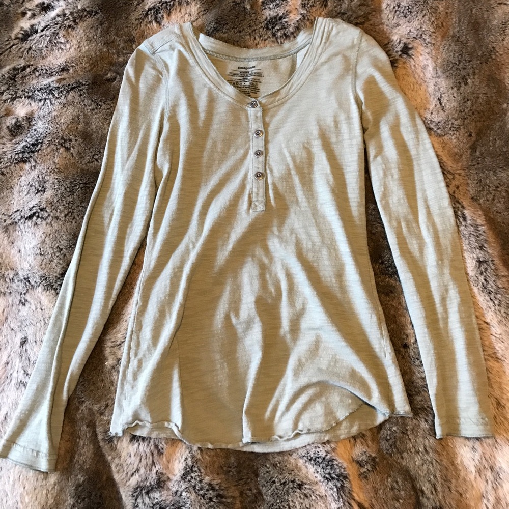 Green long sleeve Patagonia top