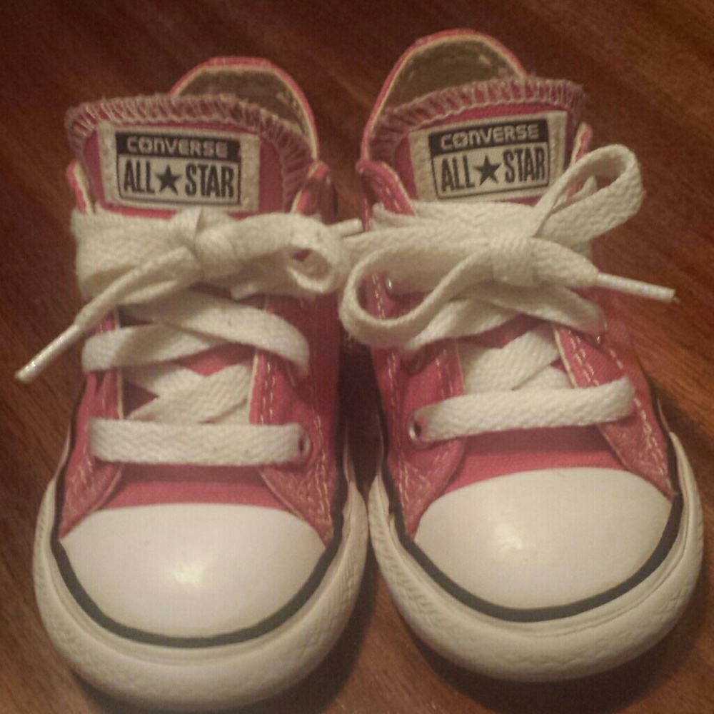 Converse little girl sneakers
