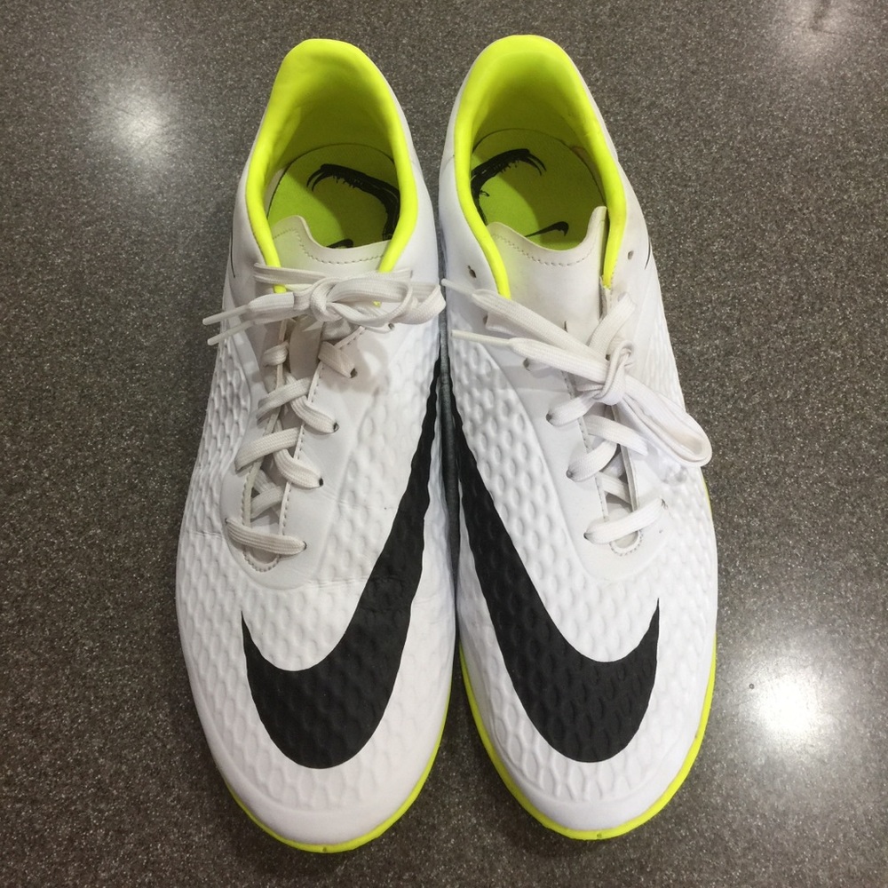 Nike Hypervenom indoor soccer shoe 9/10