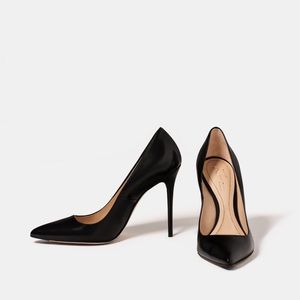 NWT size 35/5/5.5 Black leather stiletto