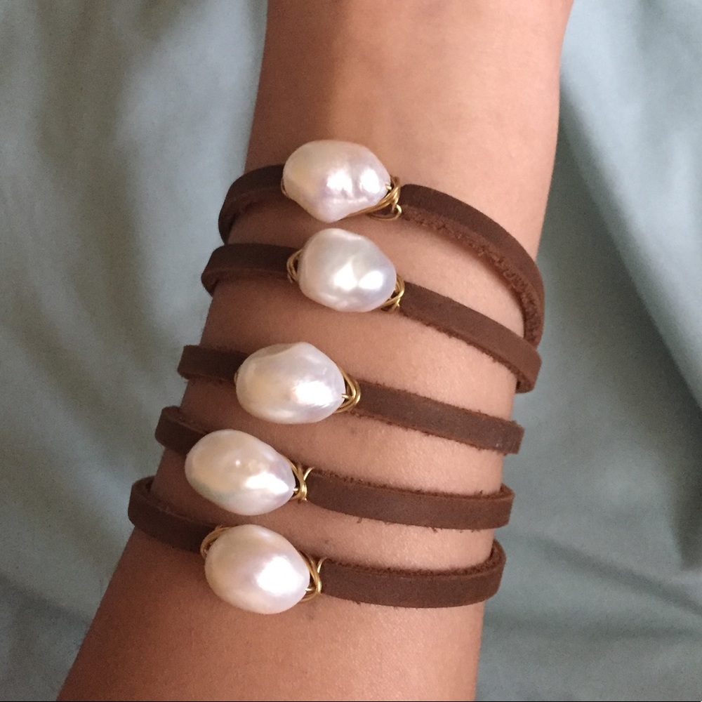 BNWOT freshwater pearl on leather wrap bracelet