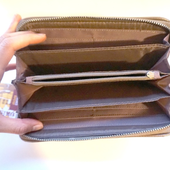 Mossimo Wallet - Picture 3 of 3