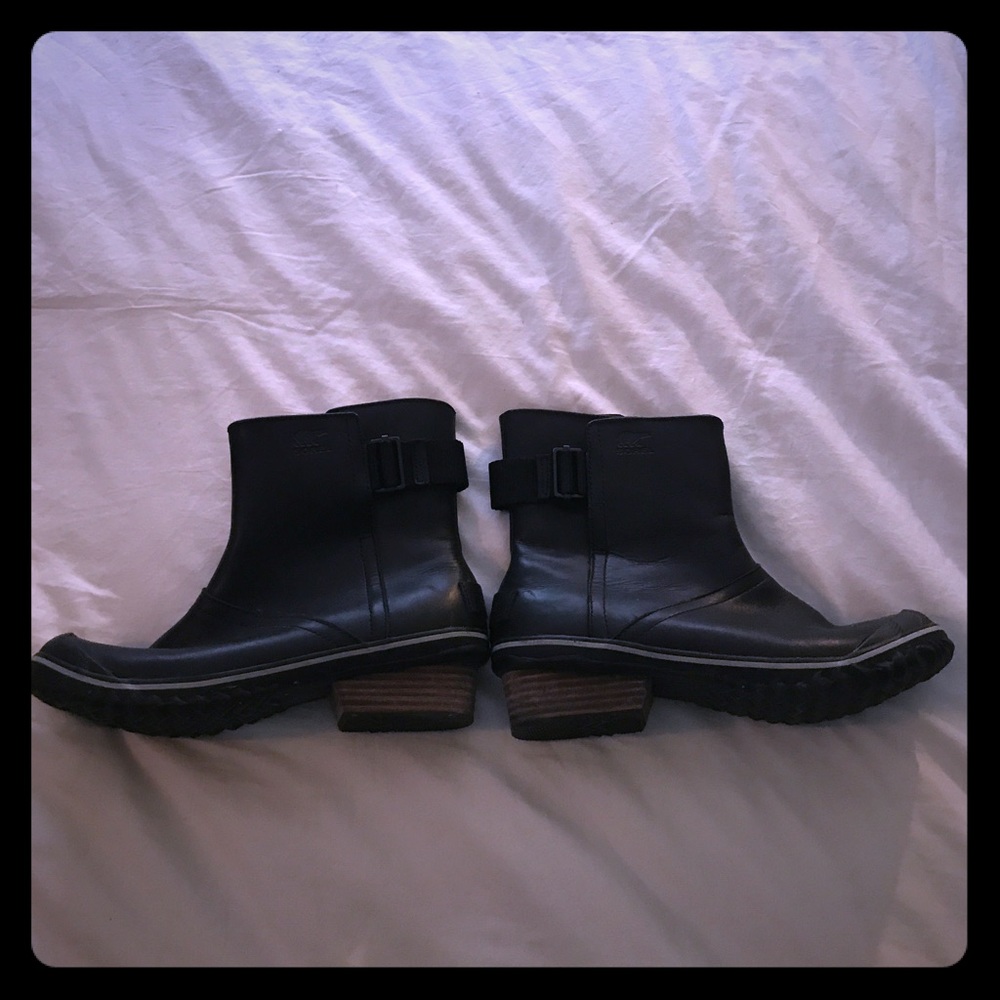 Sorel slim boot pull on