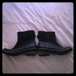 Sorel slim boot pull on