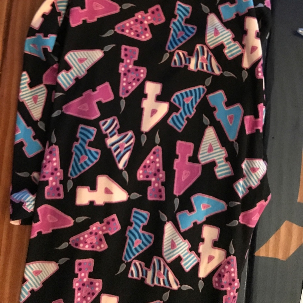 Black background TC lularoe leggings!!