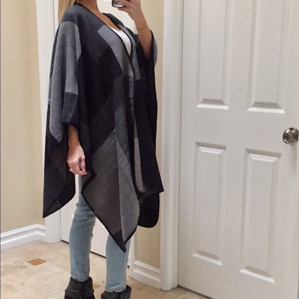 Black and Gray Blanket Poncho Cape - Picture 4 of 6