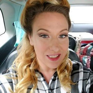 Meet your Posher, Lisa