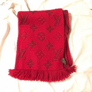 Classic Louis Vuitton Scarf, 99% new