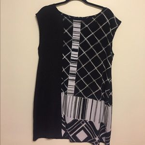 Beautiful black and white shift dress!