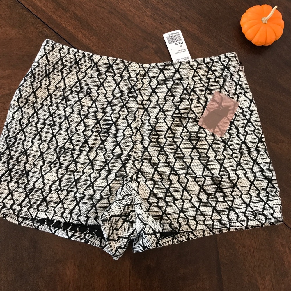 White & black knit shorts