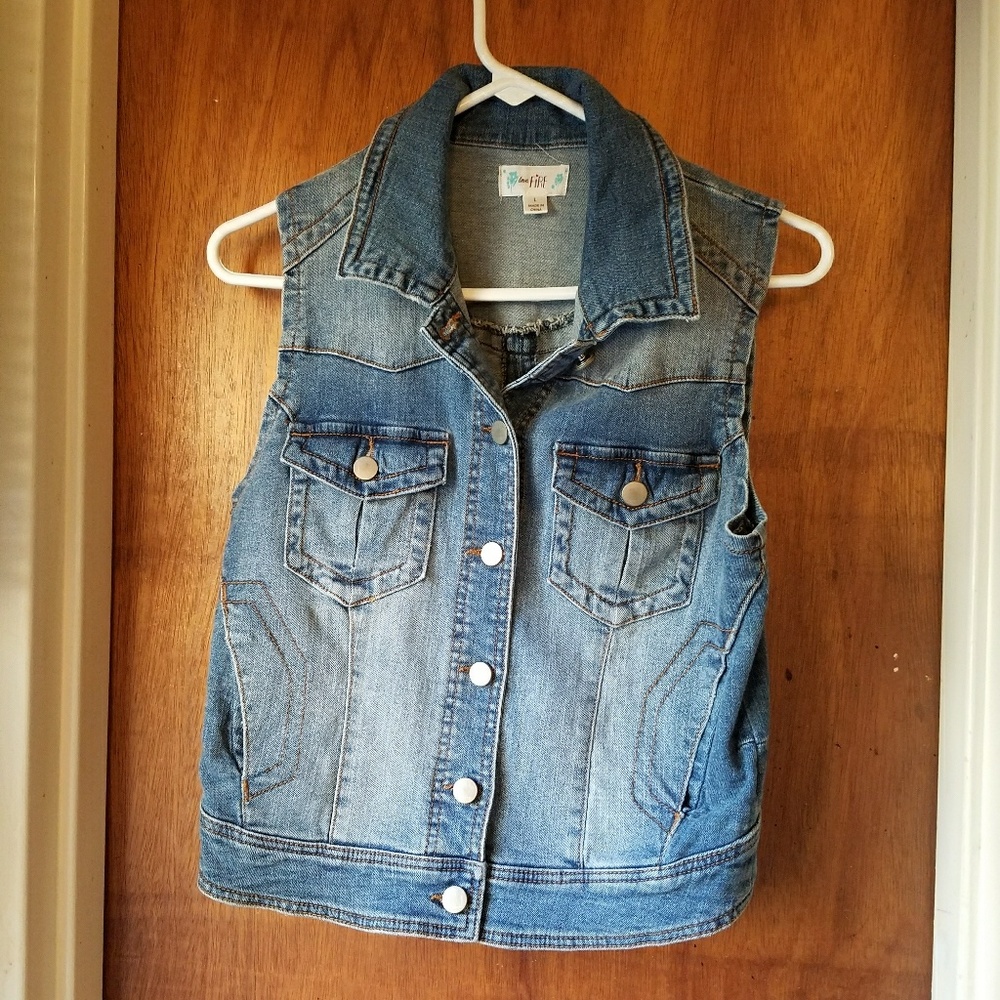 🚫SOLD🛇Junior's Denim Vest