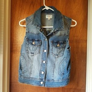 🚫SOLD🛇Junior's Denim Vest