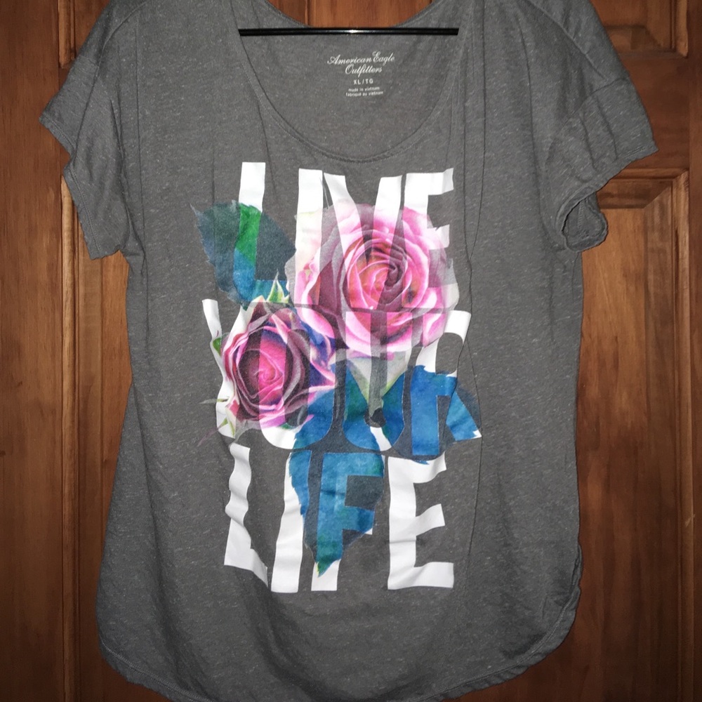 AMERICAN EAGLE live your life grey floral shirt